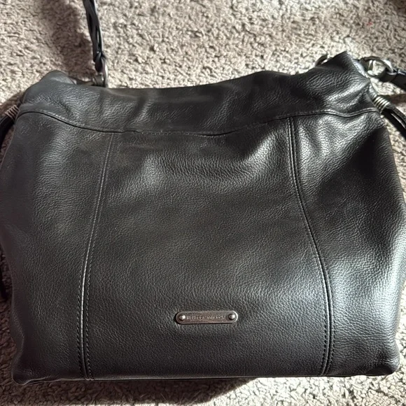 Elegant Black Leather Shoulder Bag - Picture 4 of 5